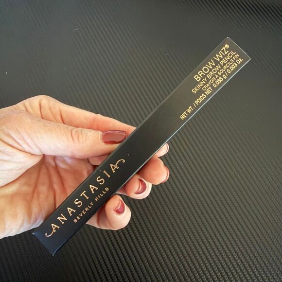 Anastasia - Brow Wiz Dk. Brown Skinny Brow Pencil - Picture 2 of 5